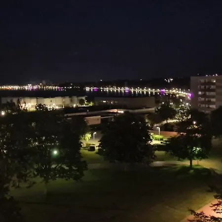 アパート E06-001 *